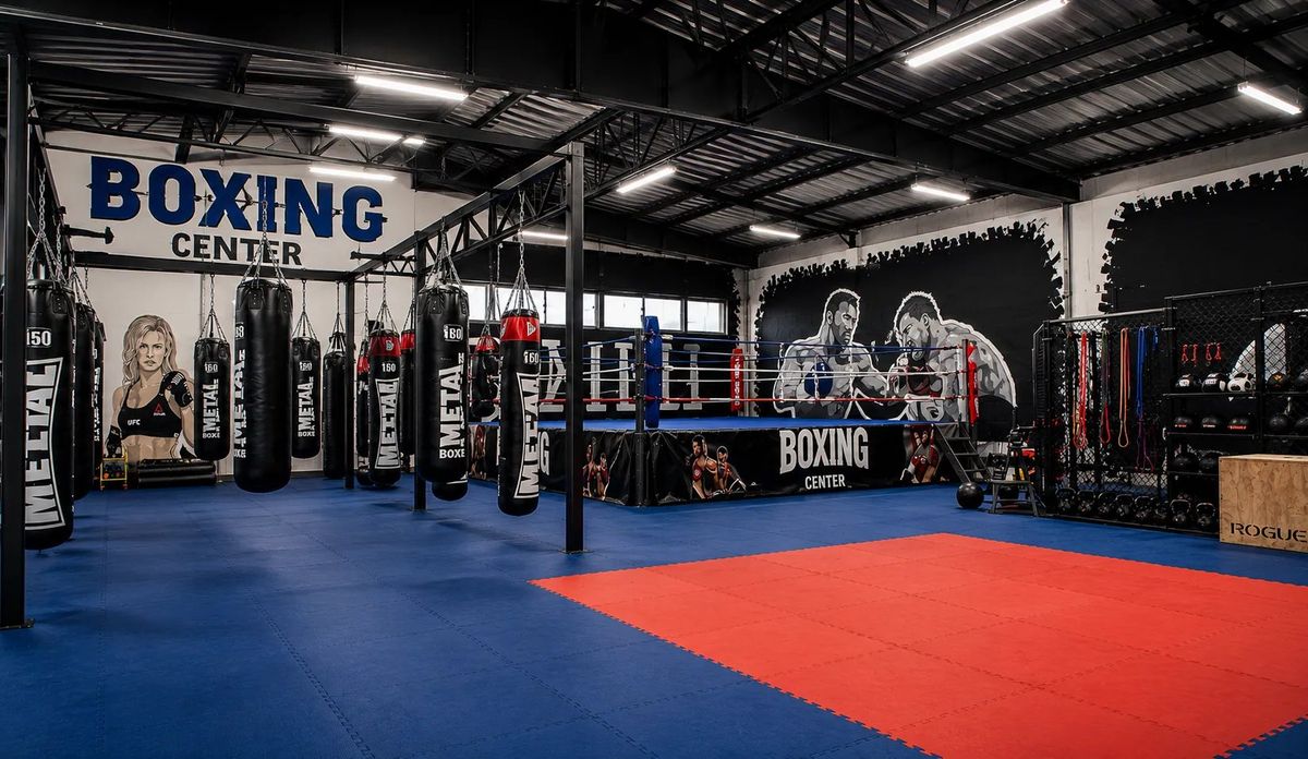 Salle Boxing Center Saint-Cyprien, ring et sacs au 11 rue Sainte-Lucie